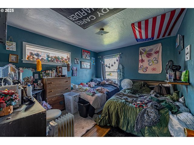 1860 MEADE St, North Bend, OR 97459