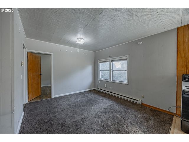 1860 MEADE St, North Bend, OR 97459