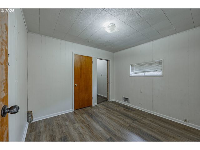 1860 MEADE St, North Bend, OR 97459