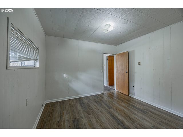 1860 MEADE St, North Bend, OR 97459