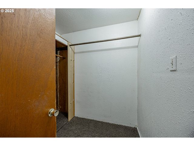 1860 MEADE St, North Bend, OR 97459