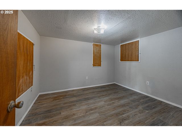 1860 MEADE St, North Bend, OR 97459