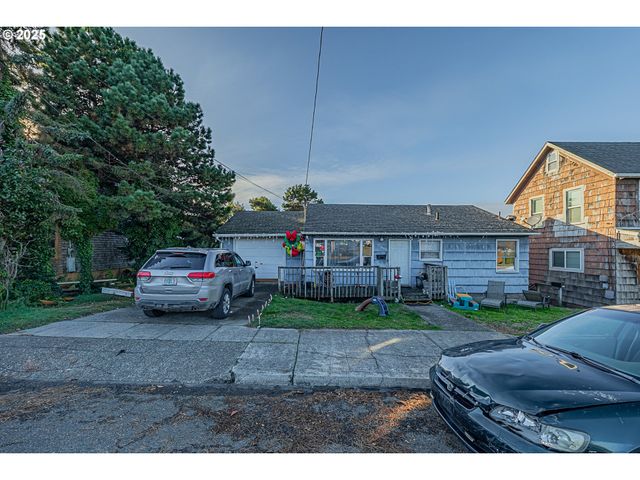 1860 MEADE St, North Bend, OR 97459