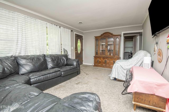 325 W Hills Drive, Lenoir City, TN 37771