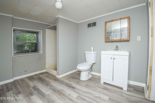 325 W Hills Drive, Lenoir City, TN 37771