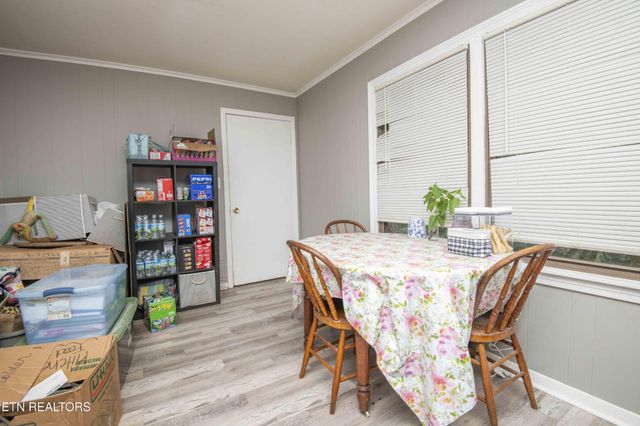 325 W Hills Drive, Lenoir City, TN 37771