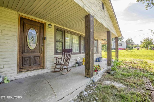 325 W Hills Drive, Lenoir City, TN 37771