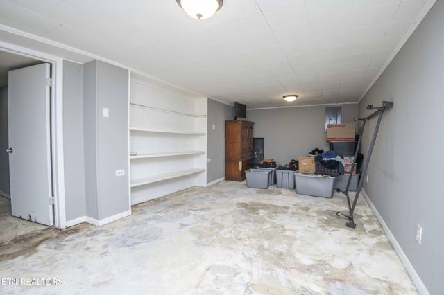 325 W Hills Drive, Lenoir City, TN 37771