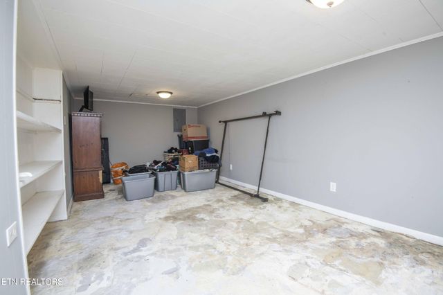 325 W Hills Drive, Lenoir City, TN 37771