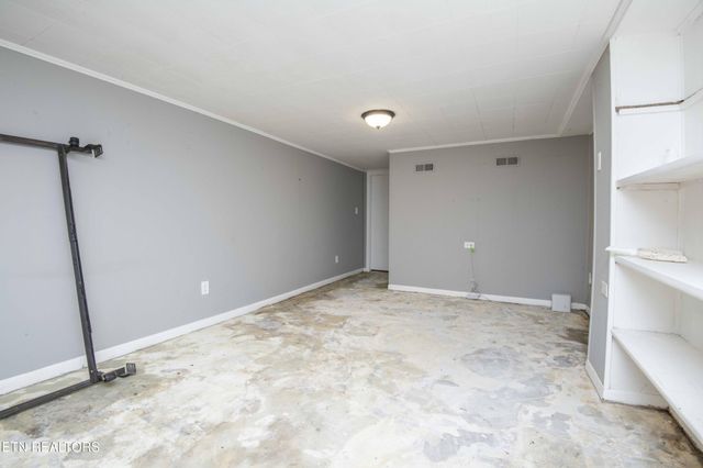 325 W Hills Drive, Lenoir City, TN 37771