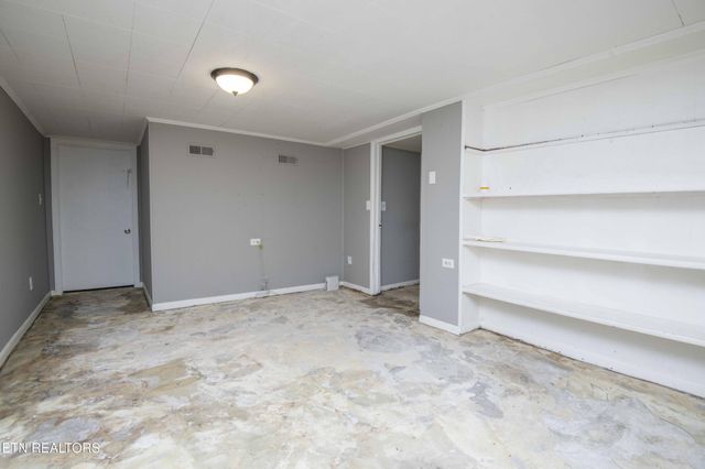 325 W Hills Drive, Lenoir City, TN 37771