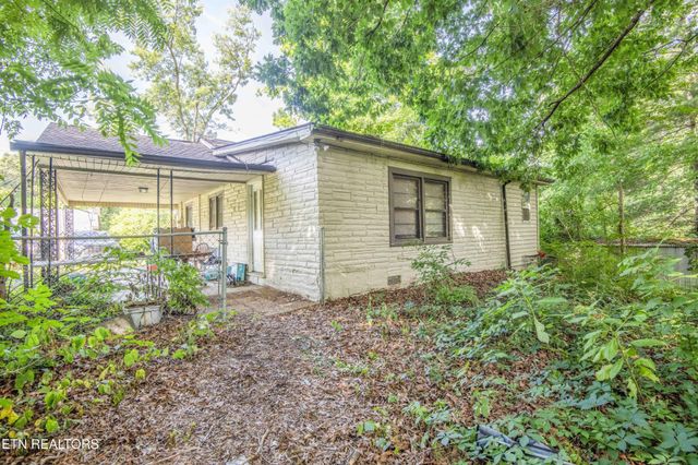 325 W Hills Drive, Lenoir City, TN 37771