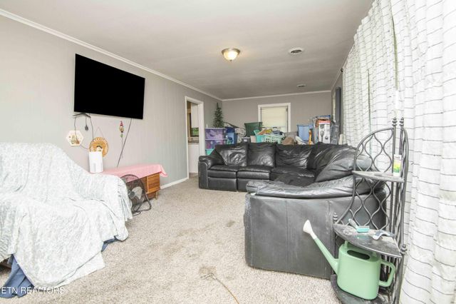 325 W Hills Drive, Lenoir City, TN 37771