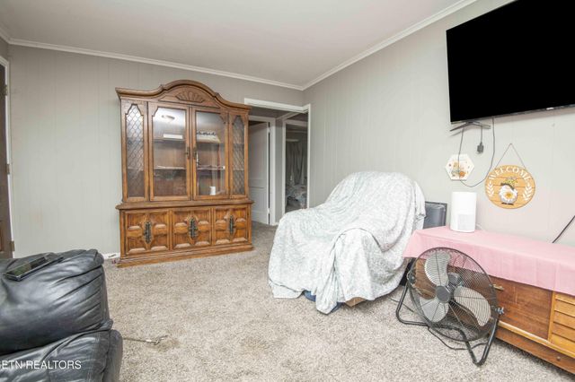 325 W Hills Drive, Lenoir City, TN 37771