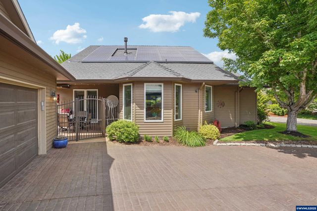 2516 Meridian Ct, Woodburn, OR 97071