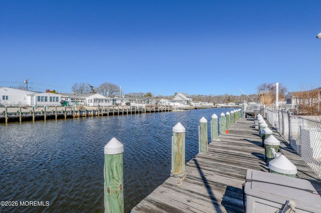 16 Peg Leg Way, Waretown, NJ 08758