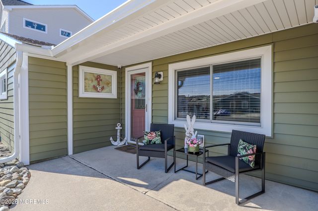 16 Peg Leg Way, Waretown, NJ 08758