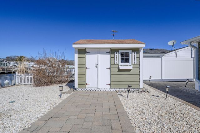 16 Peg Leg Way, Waretown, NJ 08758