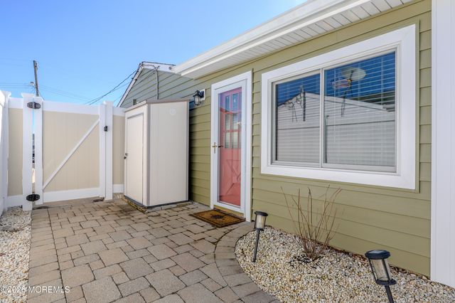 16 Peg Leg Way, Waretown, NJ 08758