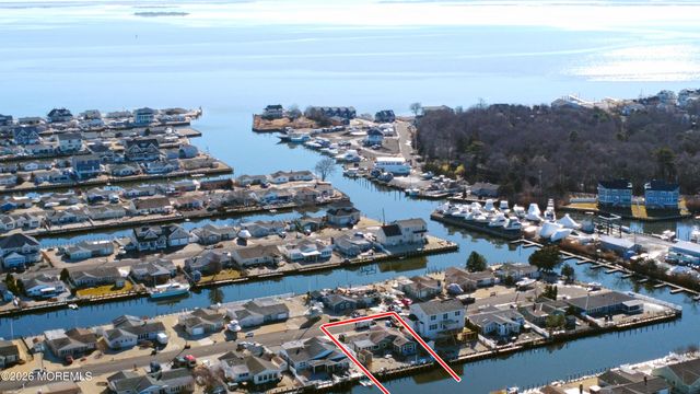 16 Peg Leg Way, Waretown, NJ 08758