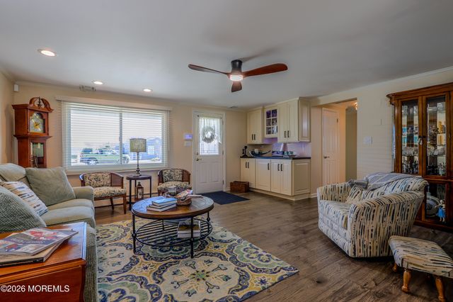 16 Peg Leg Way, Waretown, NJ 08758