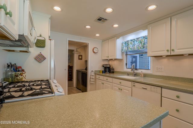 16 Peg Leg Way, Waretown, NJ 08758