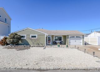 16 Peg Leg Way, Waretown, NJ 08758