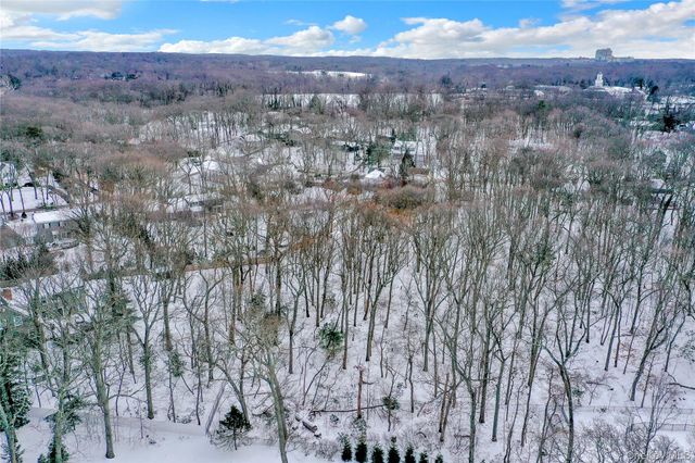 37 Christian Avenue, Setauket, NY 11733