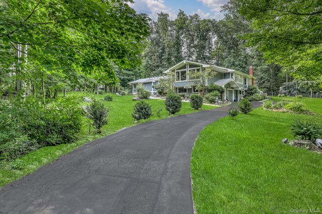 10 Longbow Road, Suffern, NY 10901