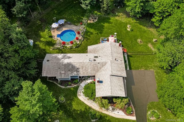 10 Longbow Road, Suffern, NY 10901