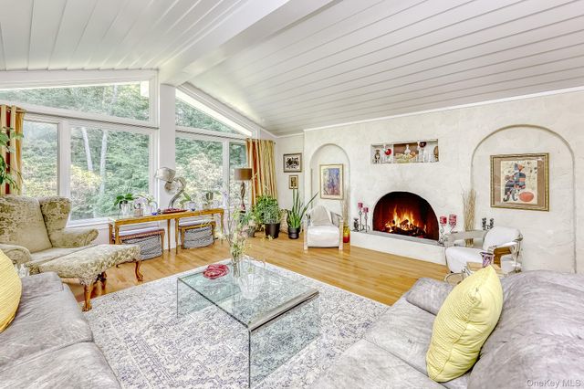 10 Longbow Road, Suffern, NY 10901