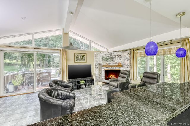 10 Longbow Road, Suffern, NY 10901