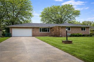 303 Burkwood Court W, Urbana, IL 61801