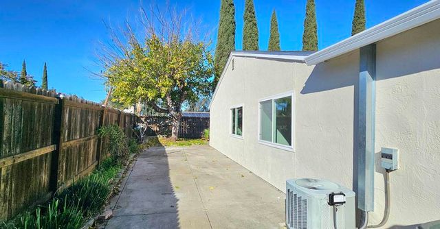 35 Merrimac Pl, Pittsburg, CA 94565