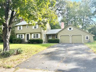 73 Dartmouth Road, Manchester, CT 06040