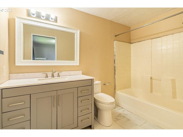 113 MAIN St, Dayton, OR 97114