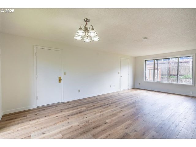 113 MAIN St, Dayton, OR 97114