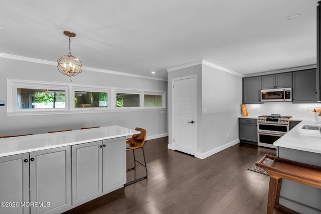 10 Woodland Terrace, Lincroft, NJ 07738