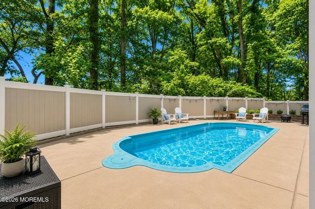 10 Woodland Terrace, Lincroft, NJ 07738