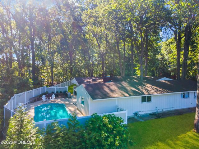 10 Woodland Terrace, Lincroft, NJ 07738