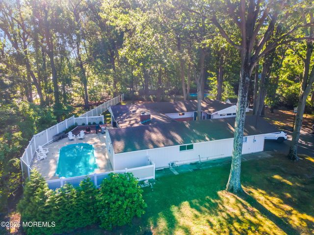 10 Woodland Terrace, Lincroft, NJ 07738