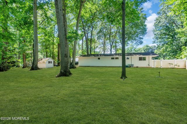 10 Woodland Terrace, Lincroft, NJ 07738