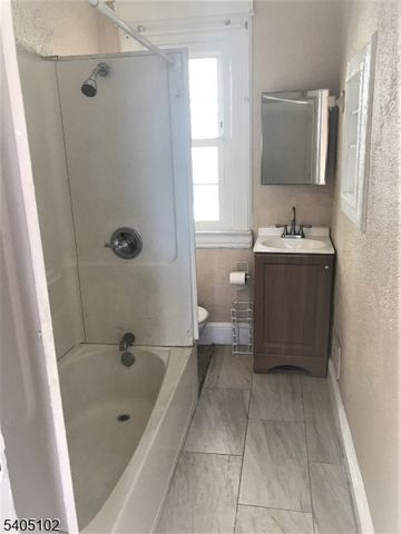 4 Fairview Ave, Somerville Boro, NJ 08876