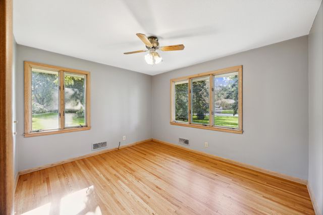 4828 Valley View Road, Edina, MN 55424