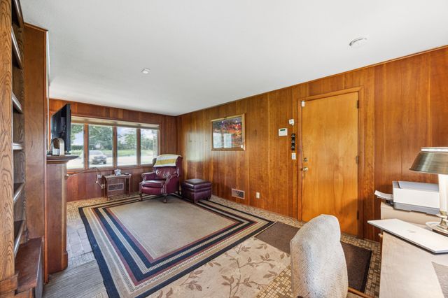 4828 Valley View Road, Edina, MN 55424