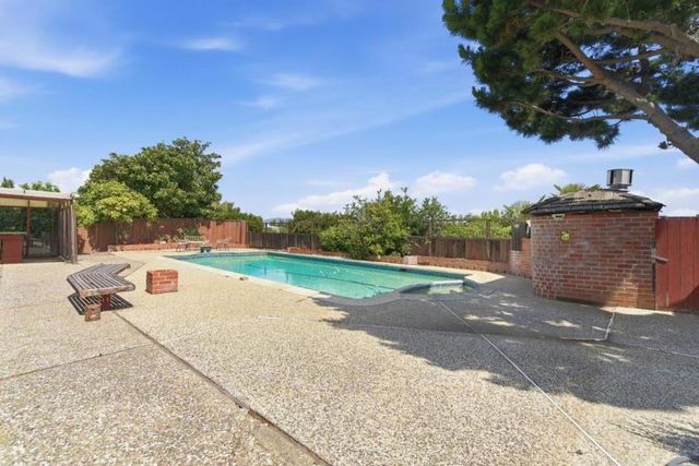 1746 Quesada Way, Burlingame, CA 94010