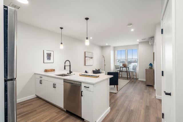 10 Somerset 305, Winthrop, MA 02152