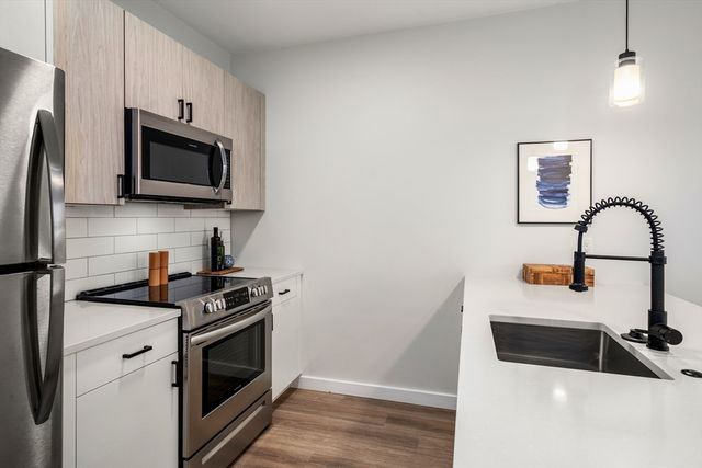 10 Somerset 305, Winthrop, MA 02152