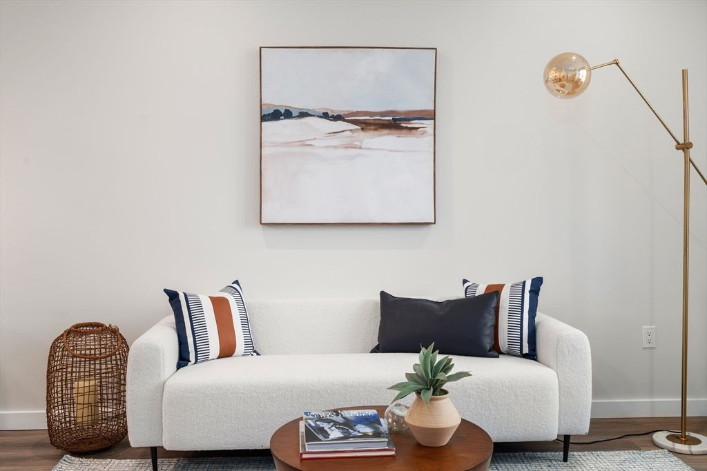 10 Somerset 305, Winthrop, MA 02152