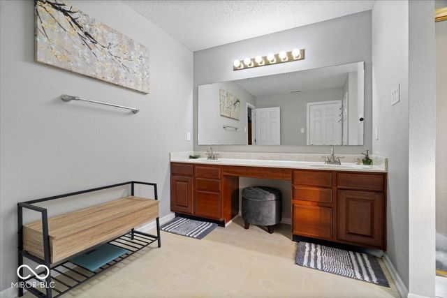 12607 Courage Crossing, Fishers, IN 46037